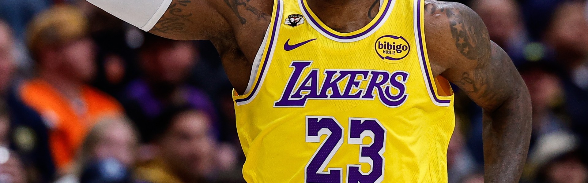 开云直播-徐静雨：詹姆斯是湖人的优秀防守球员 他的防守发挥远胜于东契奇