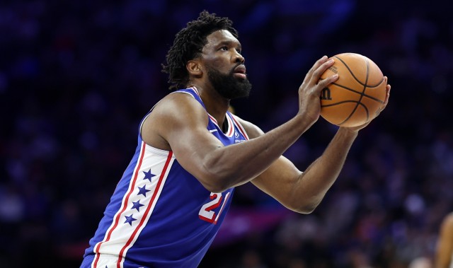 赛事服务-不在状态！恩比德首节7分钟2中1拿到3分出现4失误 正负值-13