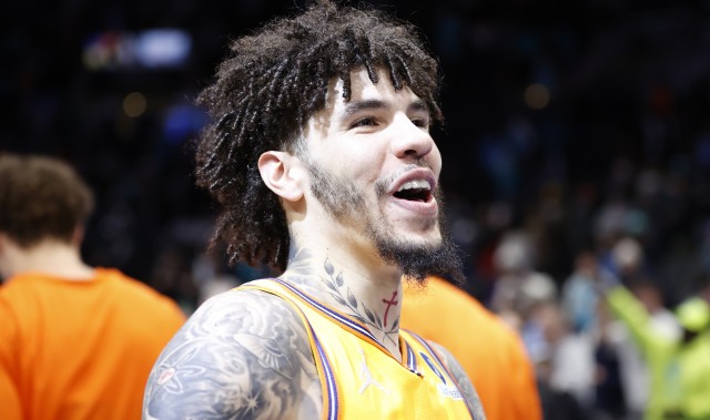 开云体育在线-Lowe：黄蜂会进附加赛 他们连着打出1/3赛季好球了是真正的好球队